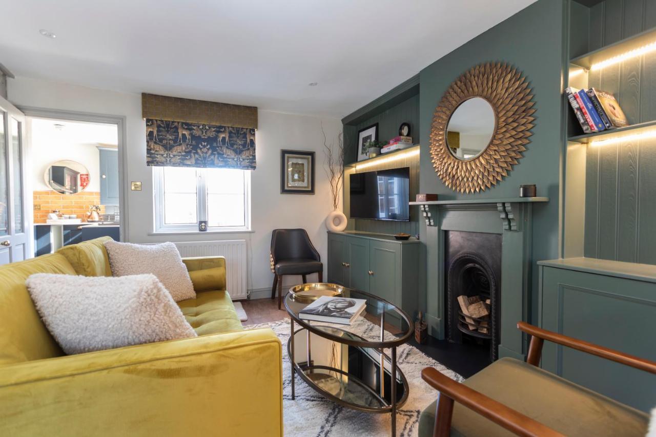 فيلا Stunning Warwick Victorian Townhouse - Beautifully Renovated, Free Parking - 5 Min Walk To Warwick Castle & Historic Town Centre - Perfect Uk Break And Base For Exploring Cotswolds المظهر الخارجي الصورة