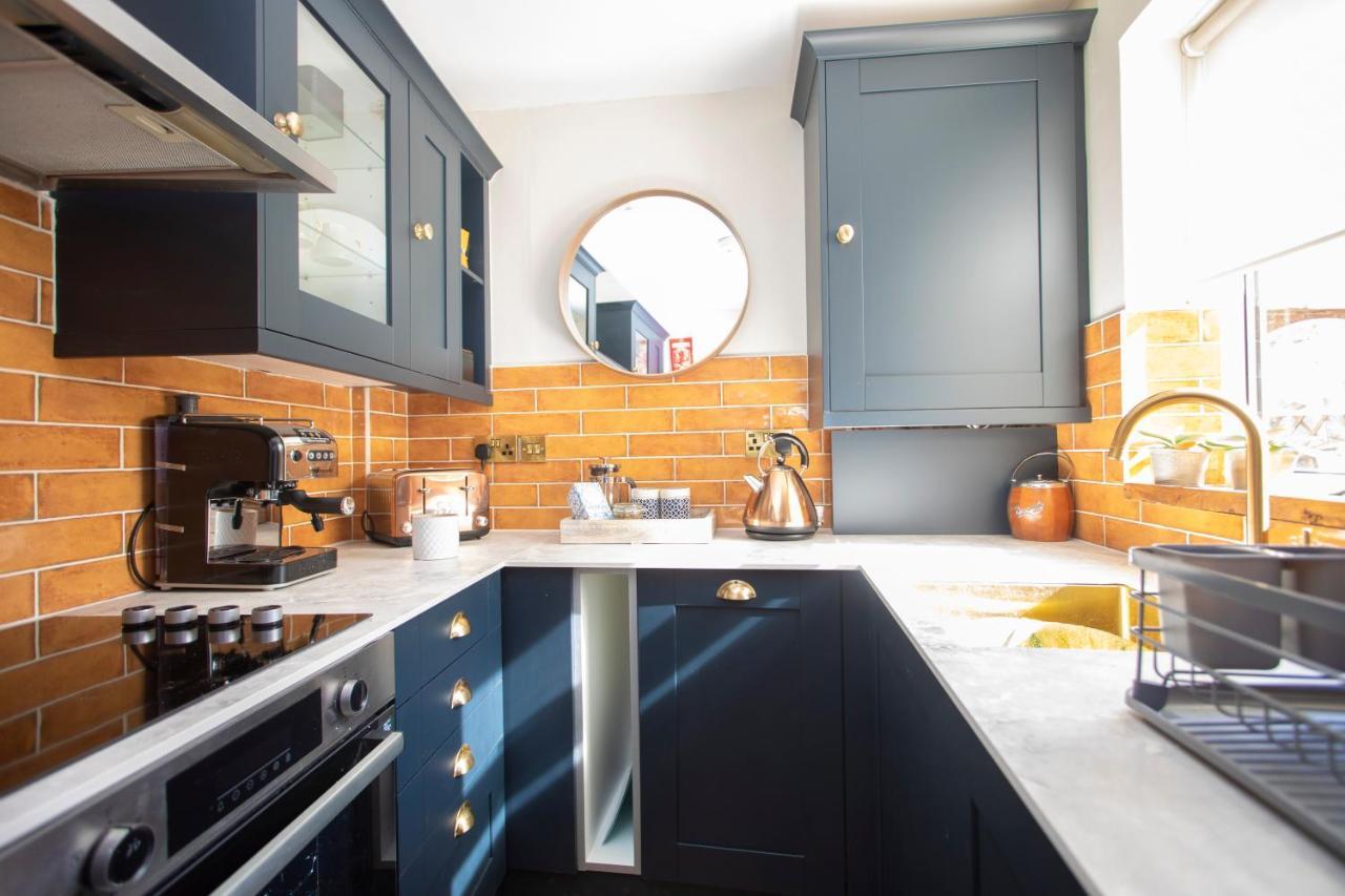 فيلا Stunning Warwick Victorian Townhouse - Beautifully Renovated, Free Parking - 5 Min Walk To Warwick Castle & Historic Town Centre - Perfect Uk Break And Base For Exploring Cotswolds المظهر الخارجي الصورة